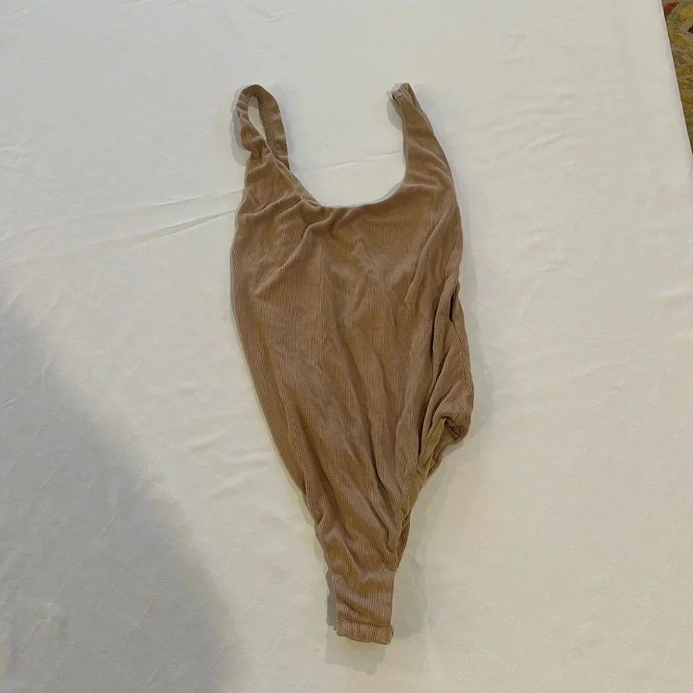 Princess Polly Nude ribbed low back Bodysuit size 4 Excellent used condition EUC